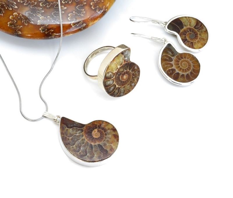 Šperky s amonitem