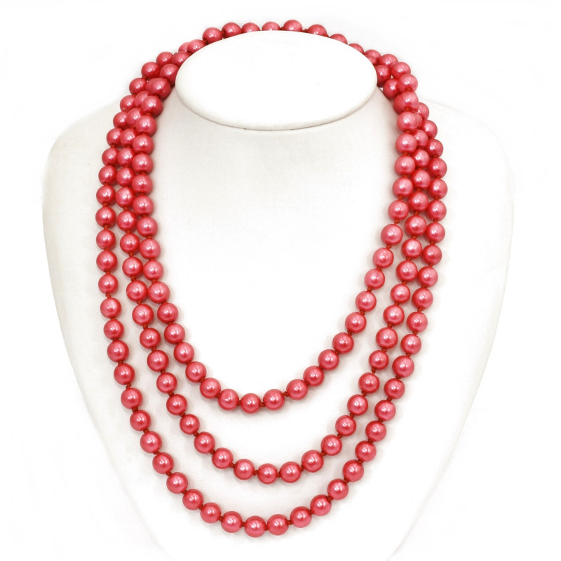 Jednoduché červené korále, které můžete nosit na mnoho způsobů. Dají se obtočit až na 3x.