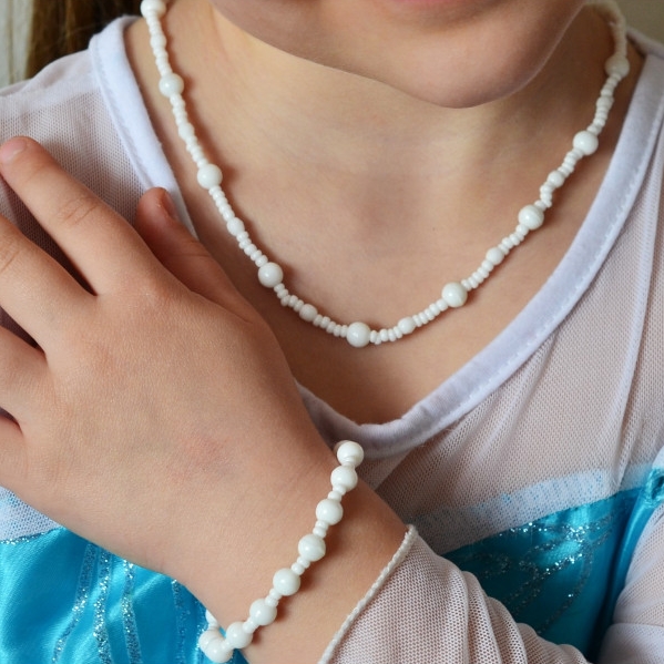 Dětská bílá souprava náhrdelníku a náramku