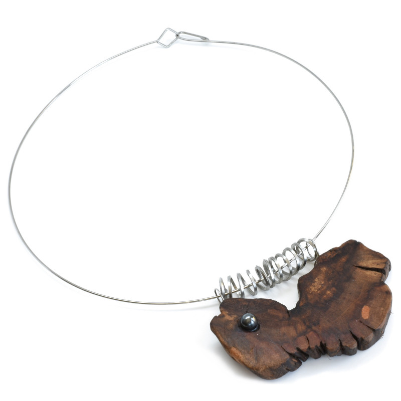 Dřevěný náhrdelník