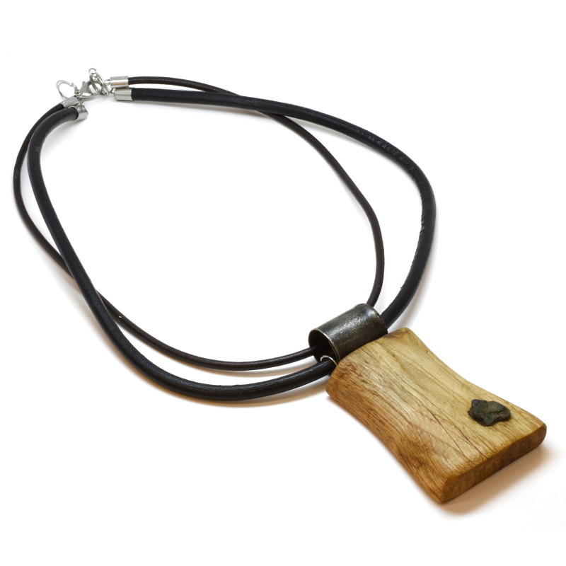 Náhrdelník ze dřeva