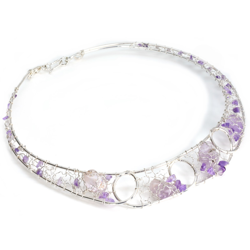 Ručně vyrobený náhrdelník s křišťály a ametysty