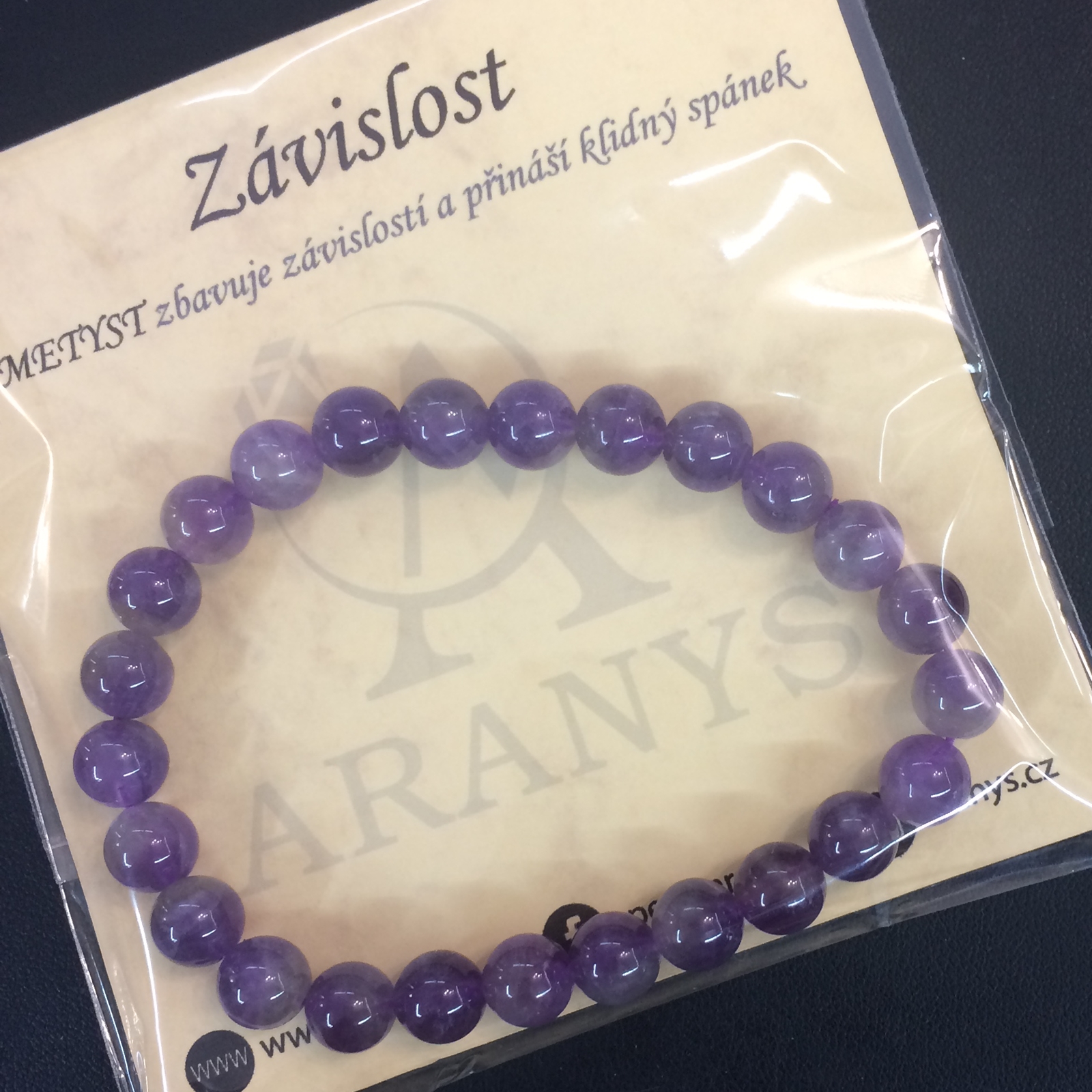 Náramek na ruku z léčivých kamenů