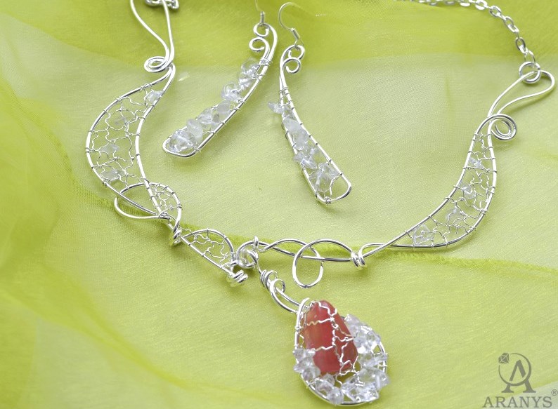 Ručně vyrobená souprava