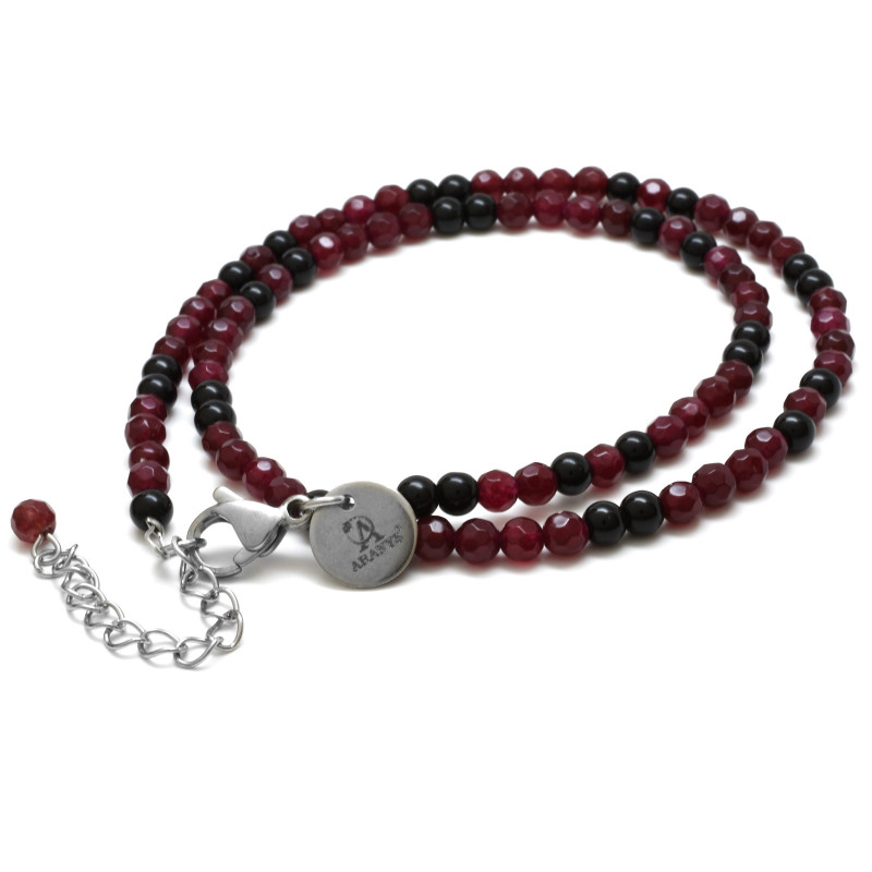 Třpytivý náhrdelník s broušenými rubíny