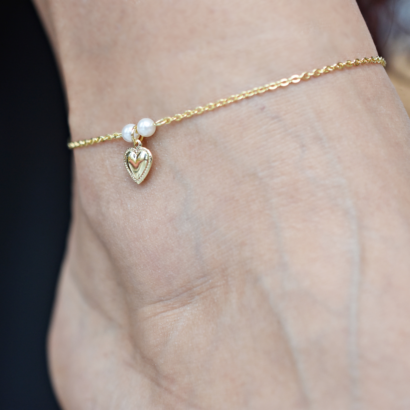 Zlacený řetízek na nohu