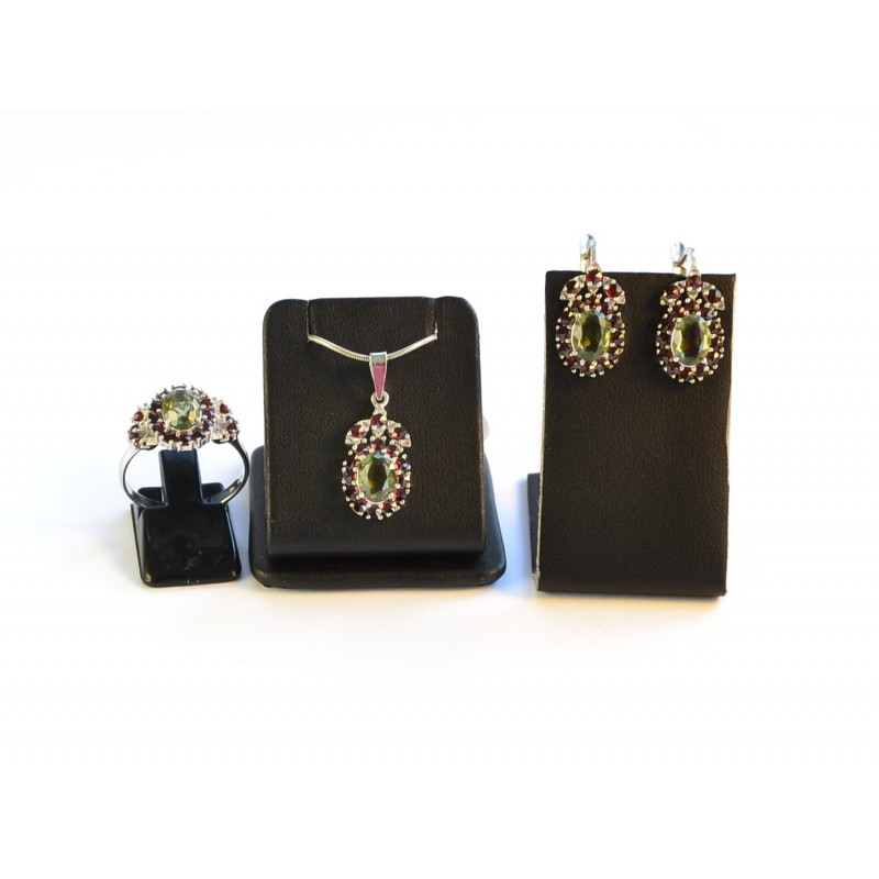 Souprava s českými granáty a vltavíny