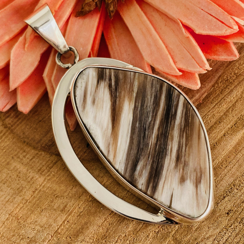 Stříbrný přívěsek jaspis