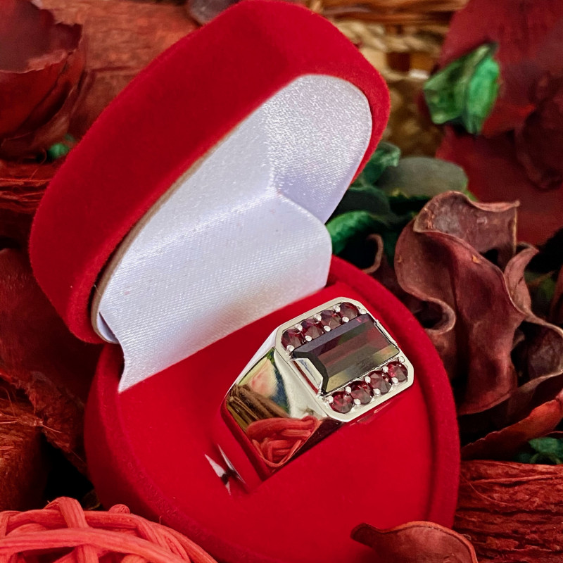 Stříbrný prsten český granát