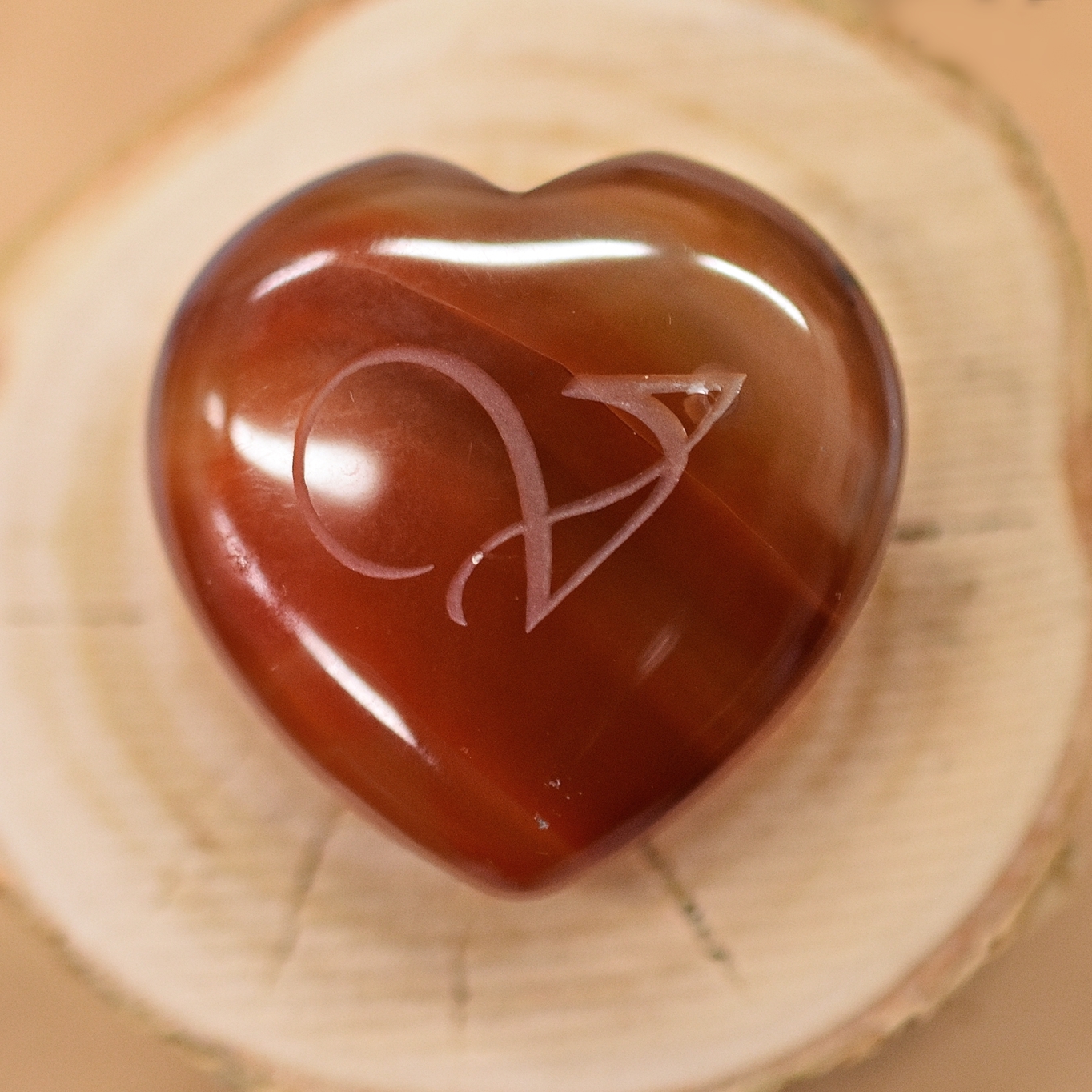 Vlastní text na srdíčko z minerálu