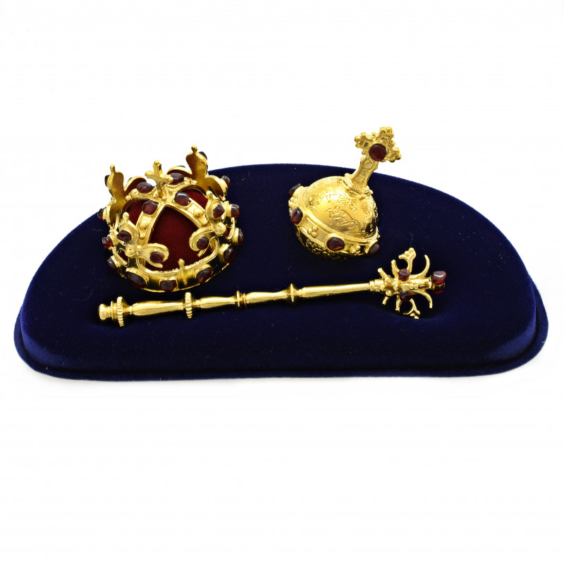 Korunovační klenoty s českými granáty