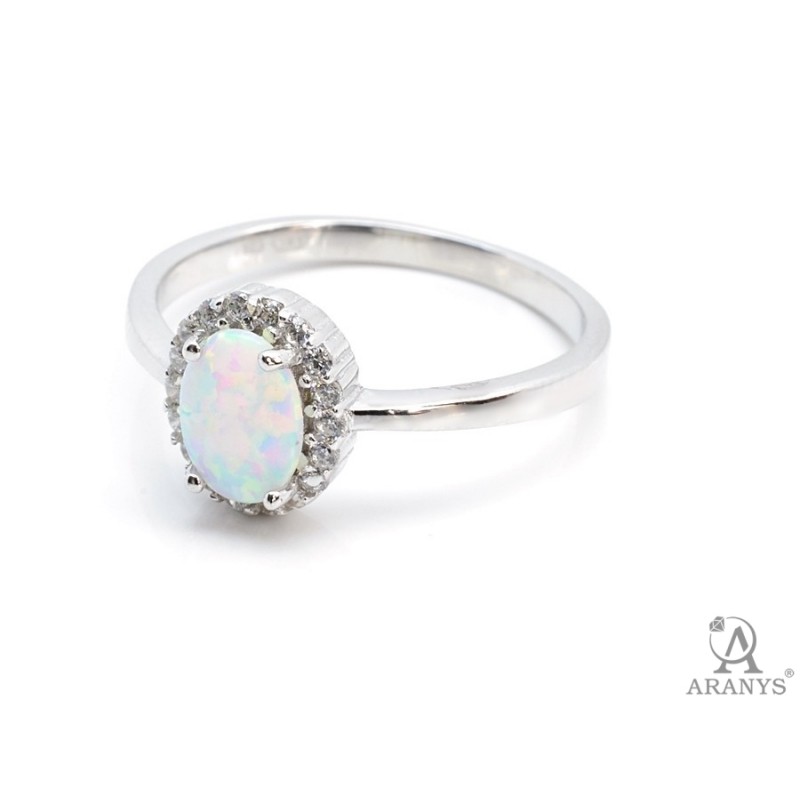 Stříbrný prsten se světlým opálem
