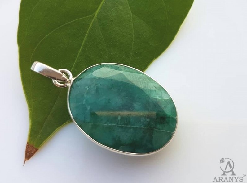 Stříbrný přívěsek smaragd