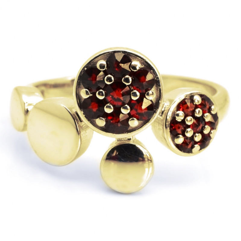 Zlatý prsten s českým granátem