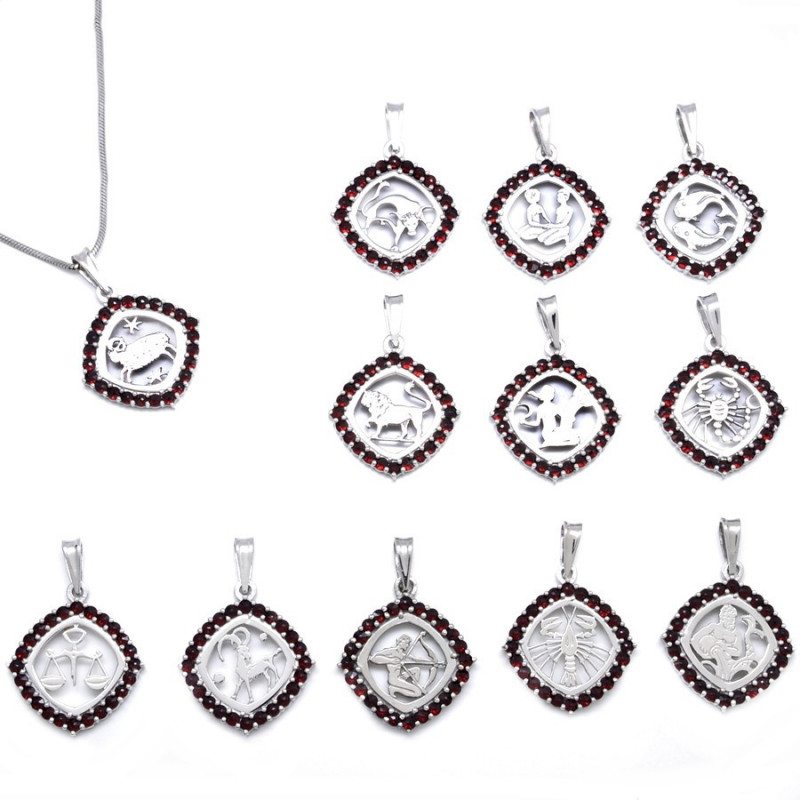 Stříbrný přívěsek znamení zvěrorkuhu s českými granáty