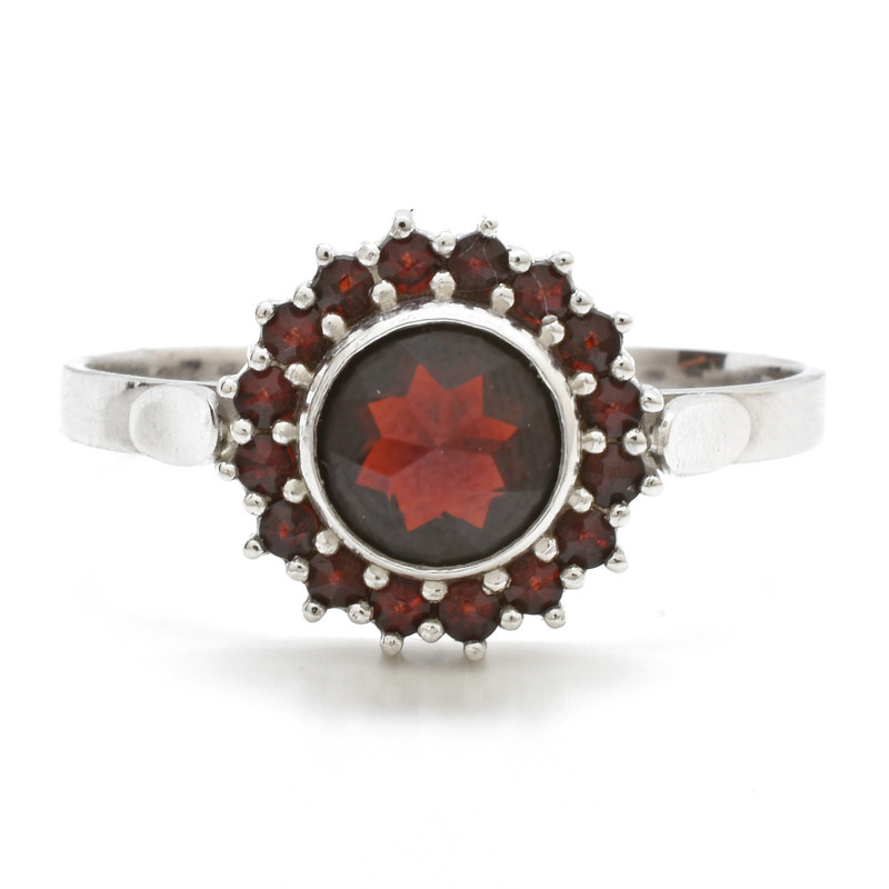 Stříbrný prsten s českými granáty