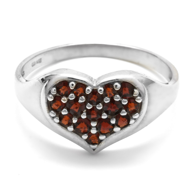 Stříbrný prsten s granáty srdíčko