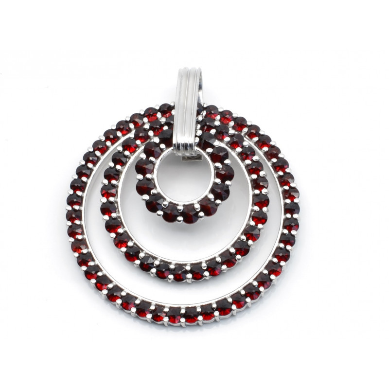 Stříbrný přívěsek s rudými granáty